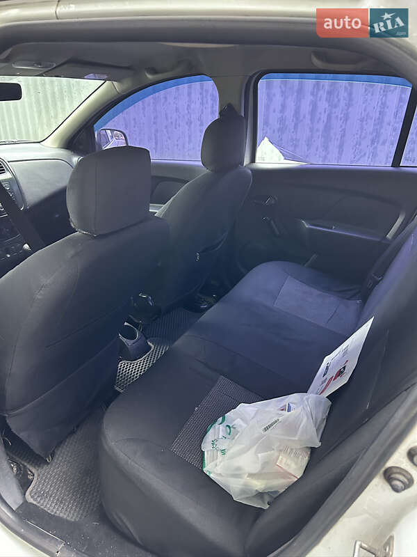 Седан Renault Logan 2013 в Житомирі