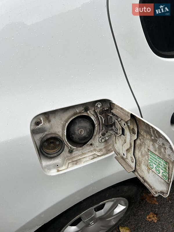 Седан Renault Logan 2013 в Житомирі