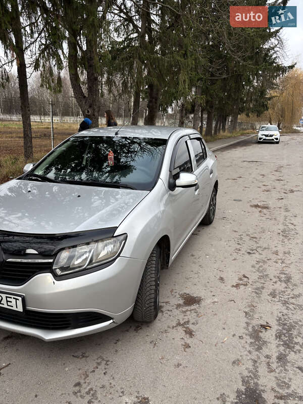 Седан Renault Logan 2013 в Звягелі