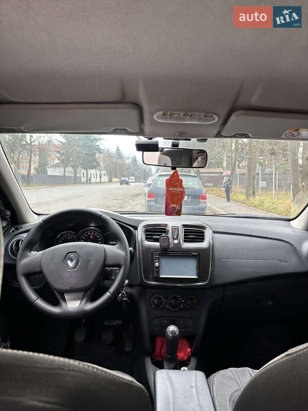 Седан Renault Logan 2013 в Звягелі