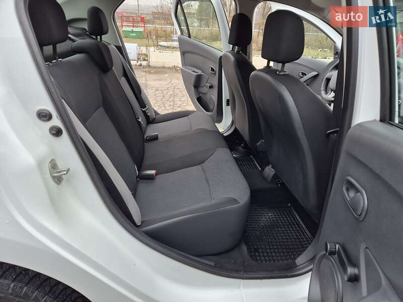 Седан Renault Logan 2016 в Запоріжжі фото 24 Седан Renault Logan 2016 в Запоріжжі