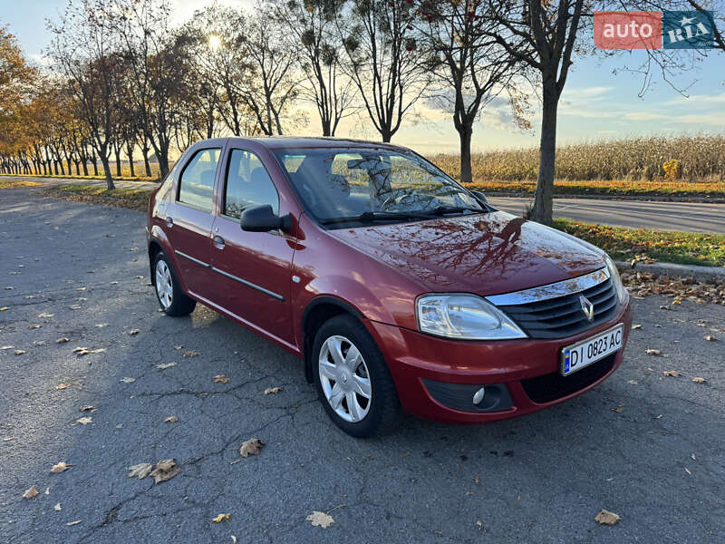 Седан Renault Logan 2012 в Володимирі