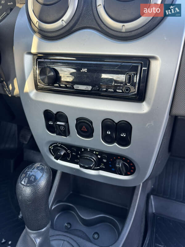 Седан Renault Logan 2012 в Володимирі