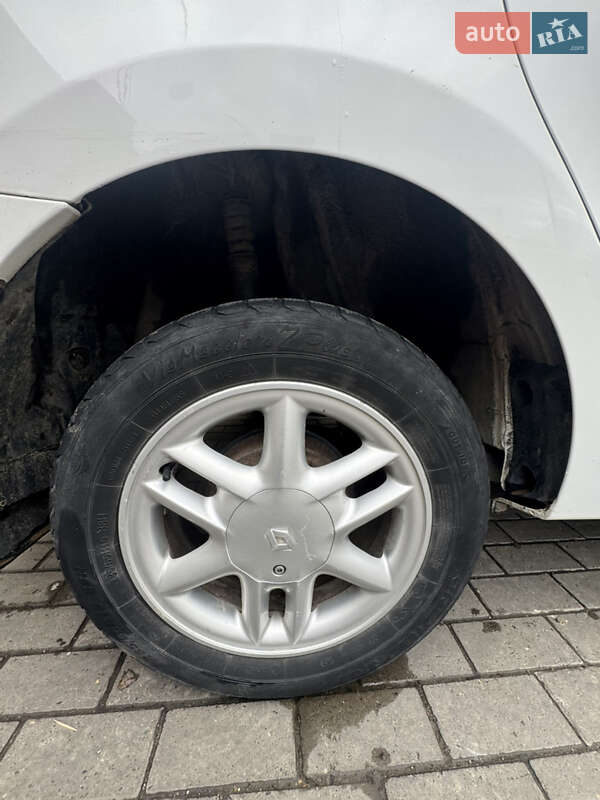 Седан Renault Logan 2015 в Черновцах фото 13 Седан Renault Logan 2015 в Черновцах