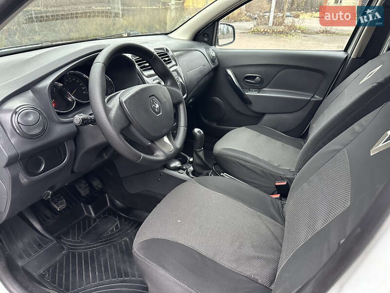 Седан Renault Logan 2013 в Прилуках