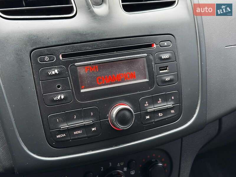 Седан Renault Logan 2015 в Киеве фото 19 Седан Renault Logan 2015 в Киеве