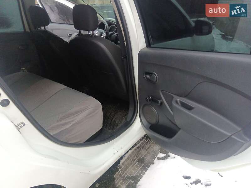 Седан Renault Logan 2017 в Вышгороде