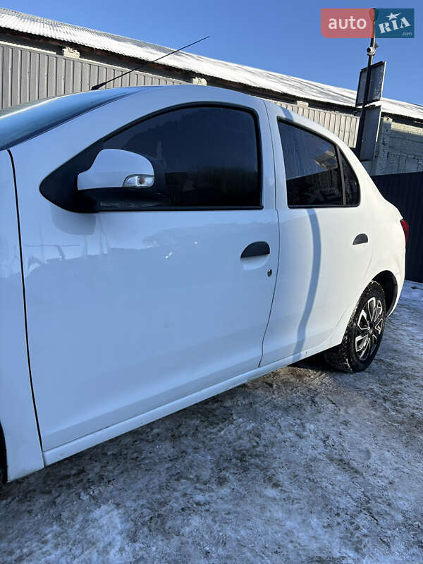 Седан Renault Logan 2016 в Львове