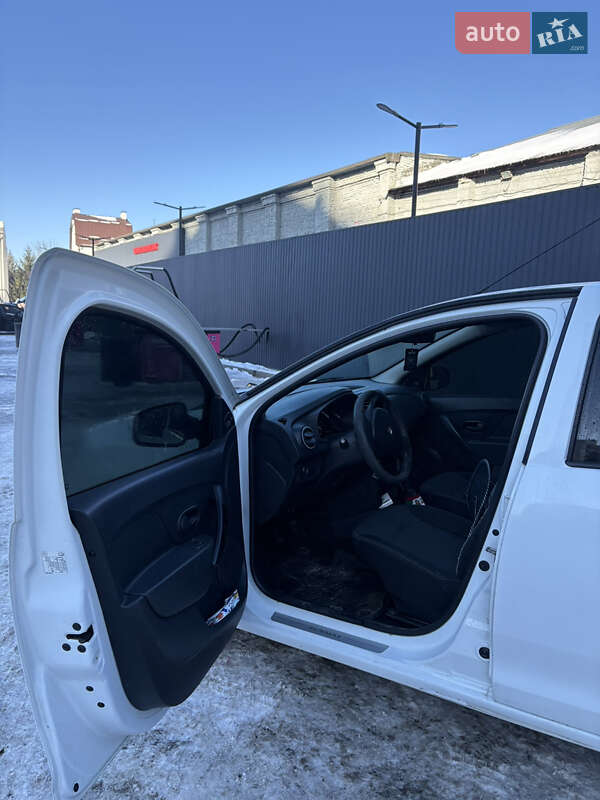 Седан Renault Logan 2016 в Львове