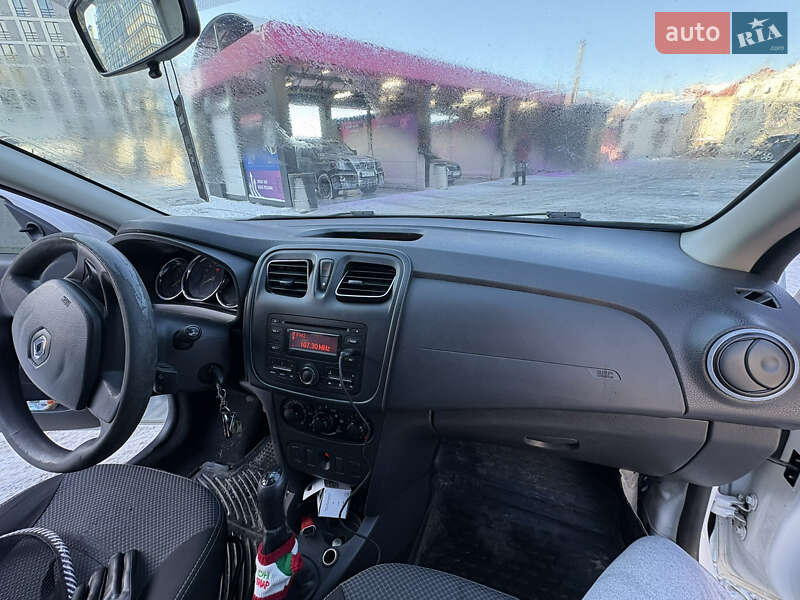 Седан Renault Logan 2016 в Львове