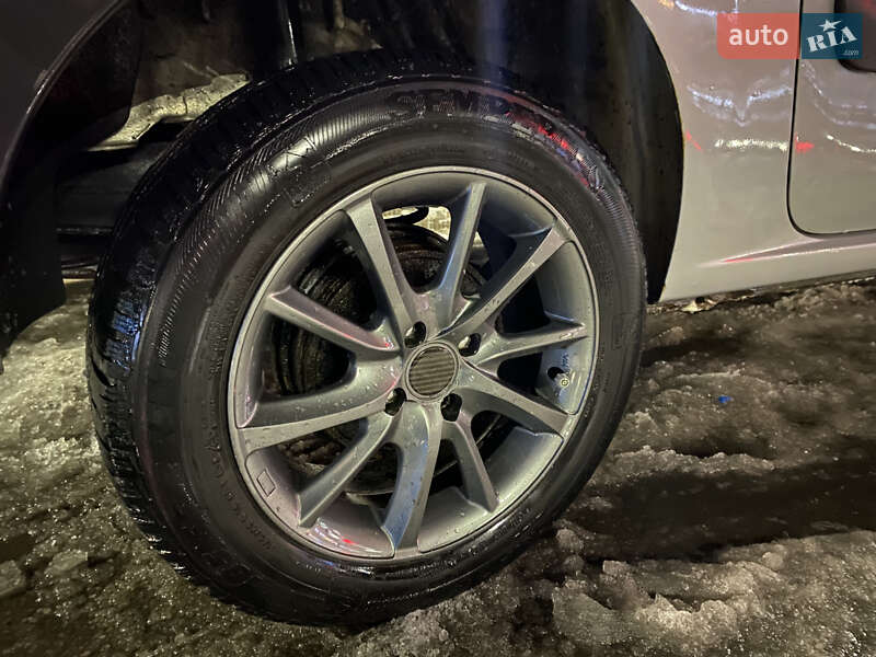 Универсал Renault Logan 2009 в Днепре