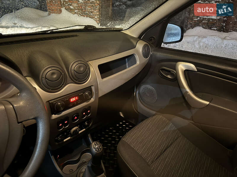 Седан Renault Logan 2011 в Чернигове