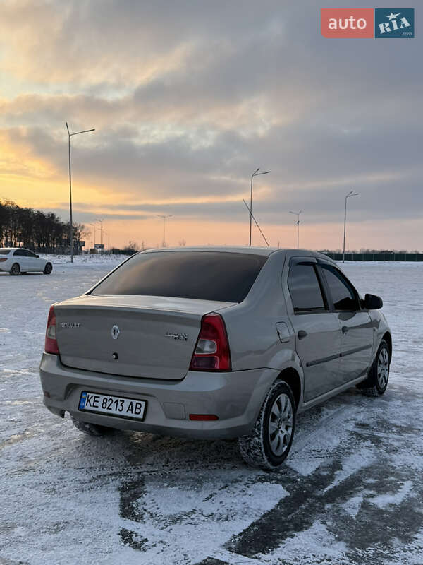 Седан Renault Logan 2010 в Днепре