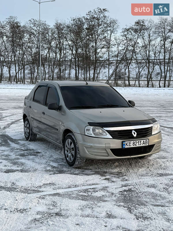 Седан Renault Logan 2010 в Днепре