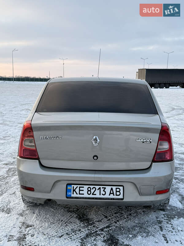 Седан Renault Logan 2010 в Днепре