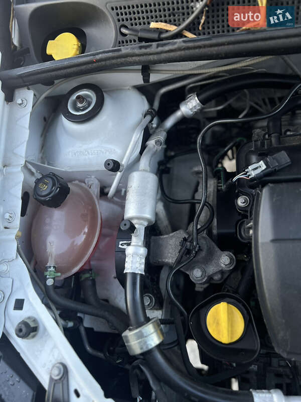 Седан Renault Logan 2016 в Дрогобыче фото 45 Седан Renault Logan 2016 в Дрогобыче