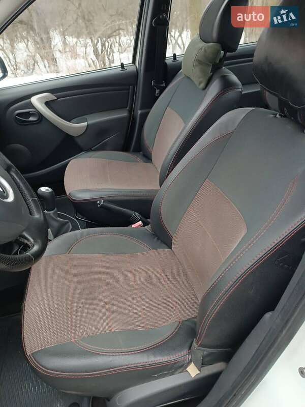 Седан Renault Logan 2011 в Запорожье