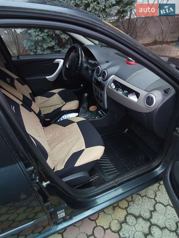 Седан Renault Logan 2012 в Ужгороді