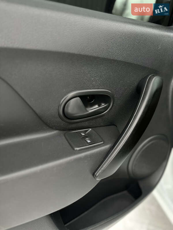 Седан Renault Logan 2016 в Дрогобичі