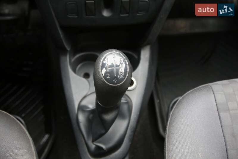 Седан Renault Logan 2013 в Харкові