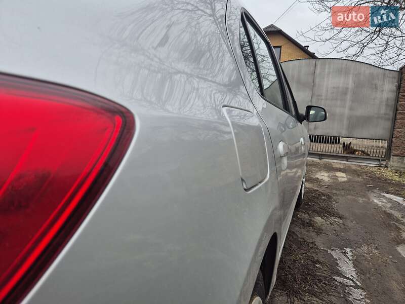 Седан Renault Logan 2013 в Новомосковську