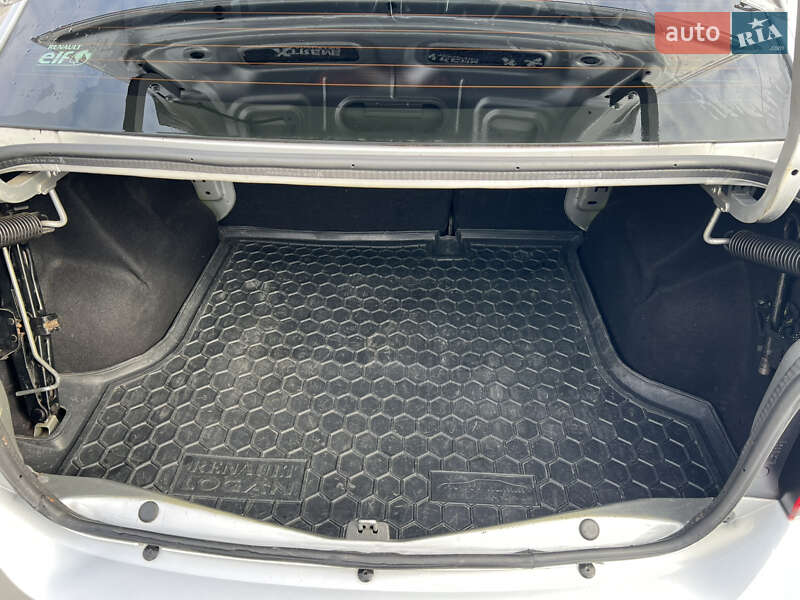 Седан Renault Logan 2013 в Львове