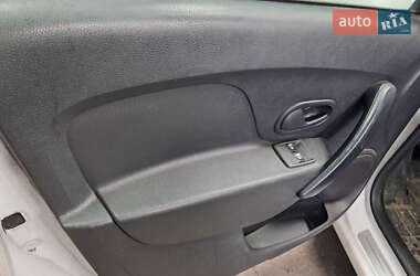 Седан Renault Logan 2016 в Львові