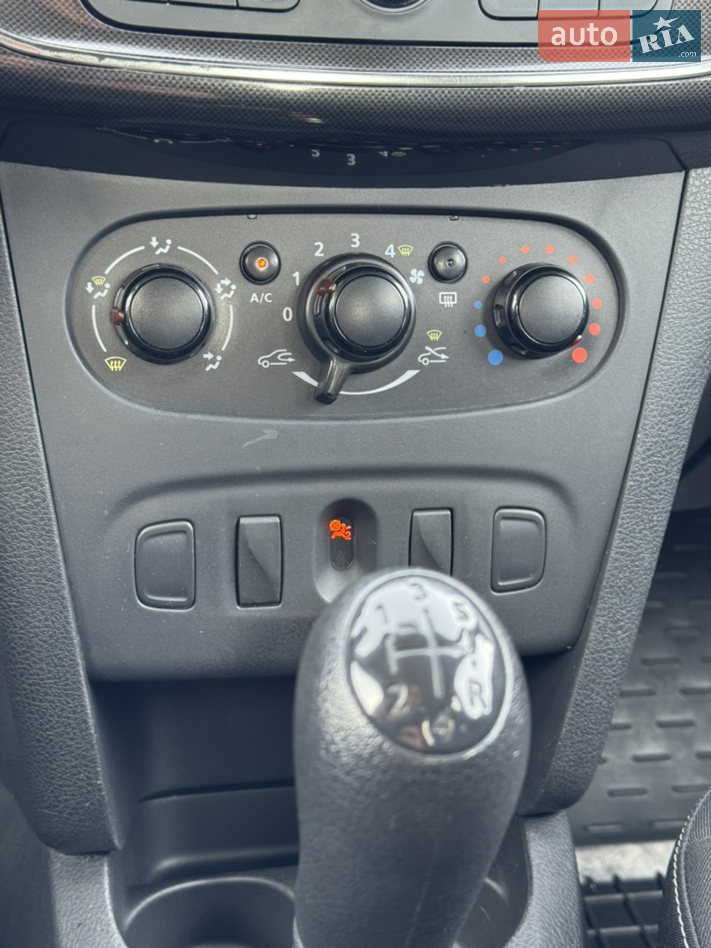 2018 Renault Logan - мініатюра 17