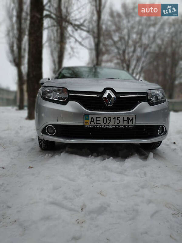 Седан Renault Logan 2015 в Вільногірську