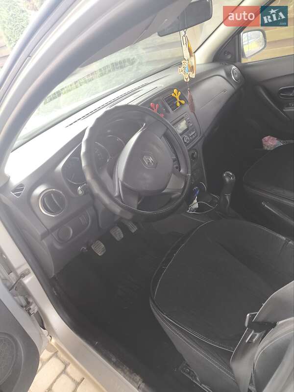 Седан Renault Logan 2014 в Ужгороді фото 8 Седан Renault Logan 2014 в Ужгороді