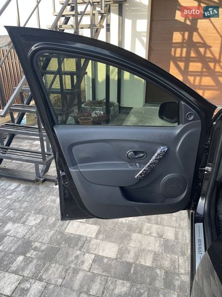 Седан Renault Logan 2014 в Буске