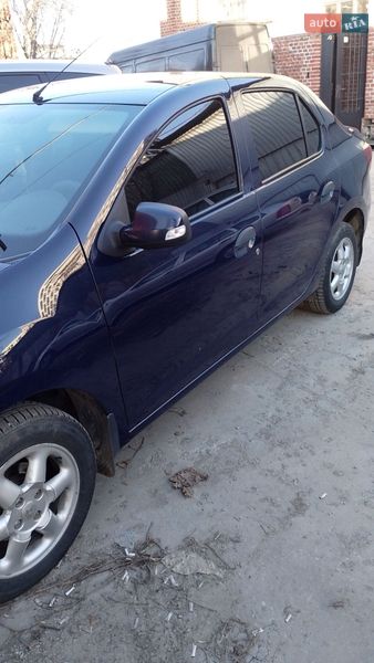 Седан Renault Logan 2015 в Львові