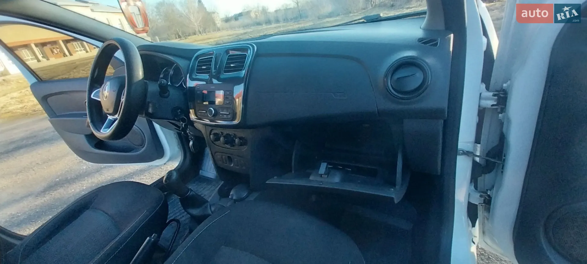 2018 Renault Logan - мініатюра 32