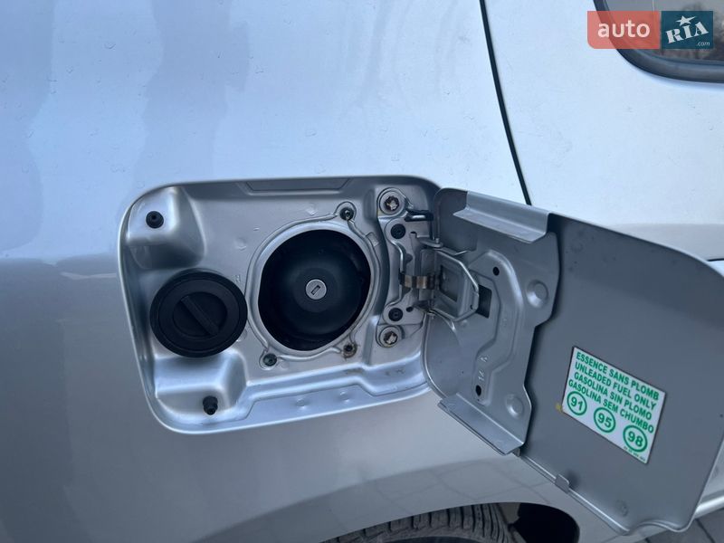 Седан Renault Logan 2013 в Луцке