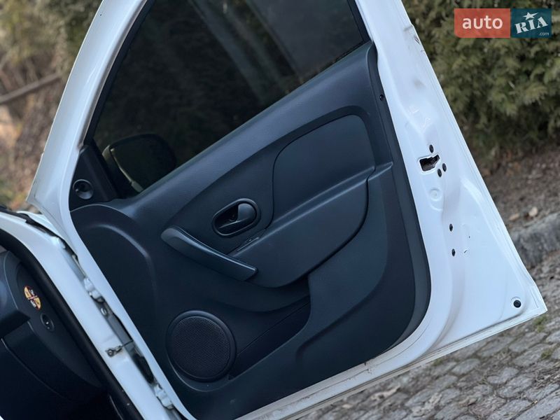 Седан Renault Logan 2016 в Дрогобыче