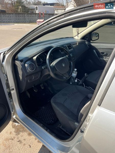 Седан Renault Logan 2013 в Львове