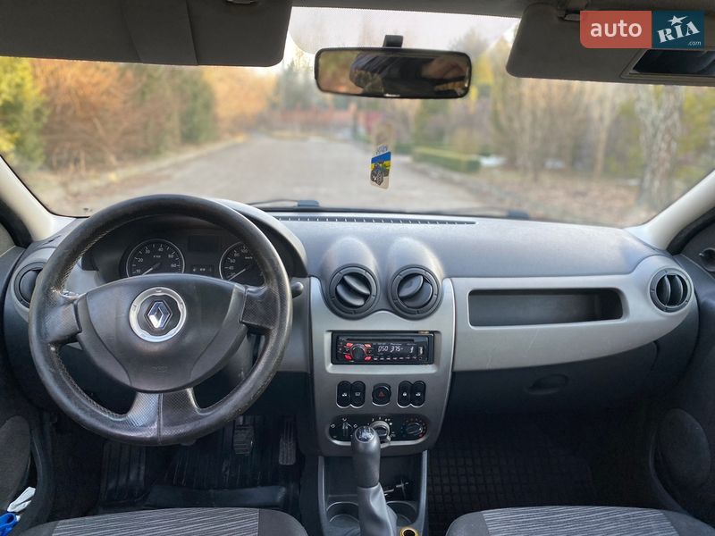 Седан Renault Logan 2010 в Рівному