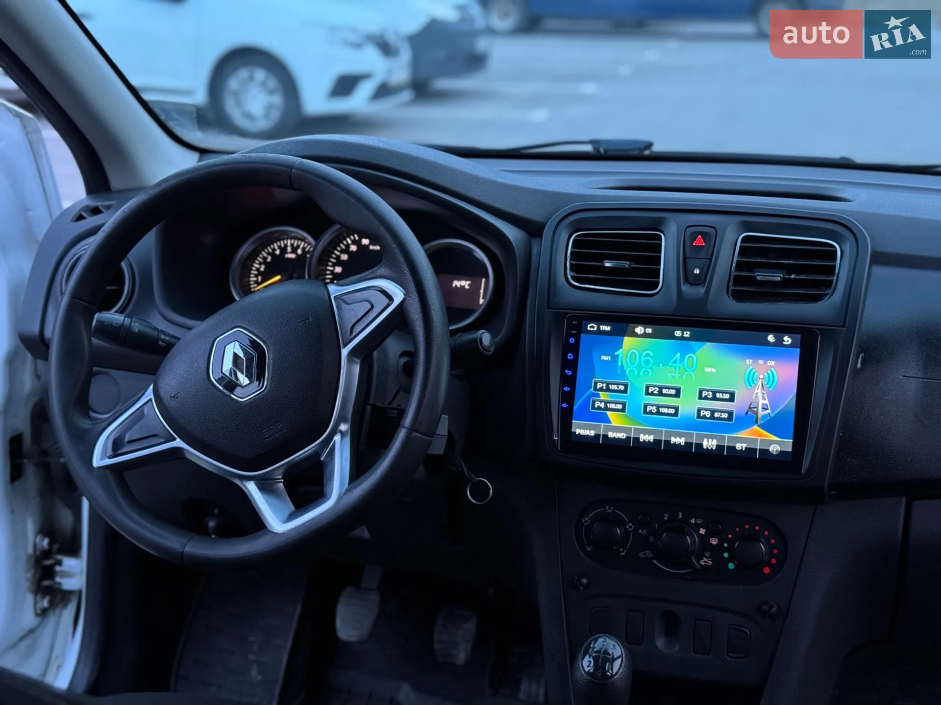 2017 Renault Logan - мініатюра 13