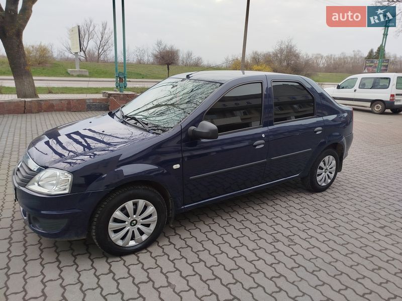 Седан Renault Logan 2011 в Ивано-Франковске