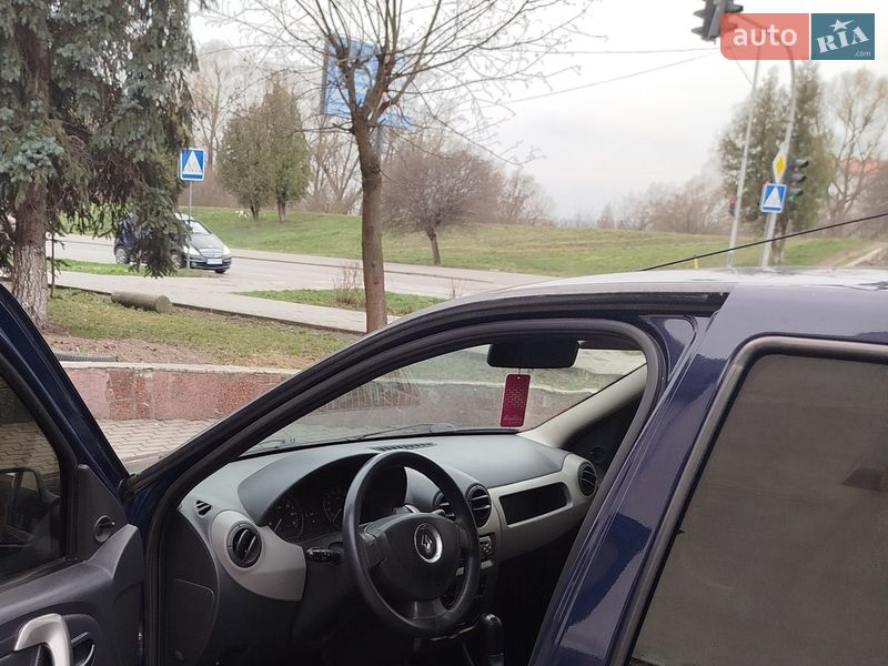 Седан Renault Logan 2011 в Ивано-Франковске