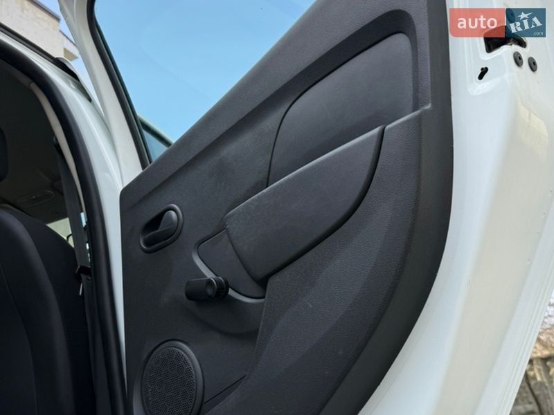 Седан Renault Logan 2015 в Красилове фото 40 Седан Renault Logan 2015 в Красилове