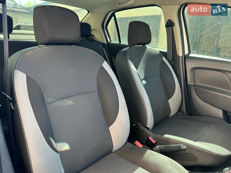 Седан Renault Logan 2013 в Киеве фото 17 Седан Renault Logan 2013 в Киеве