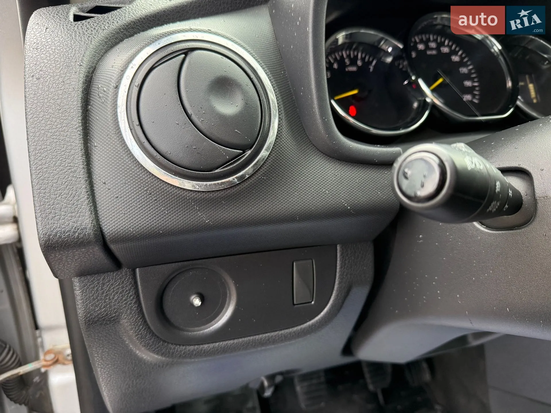 2014 Renault Logan - мініатюра 27