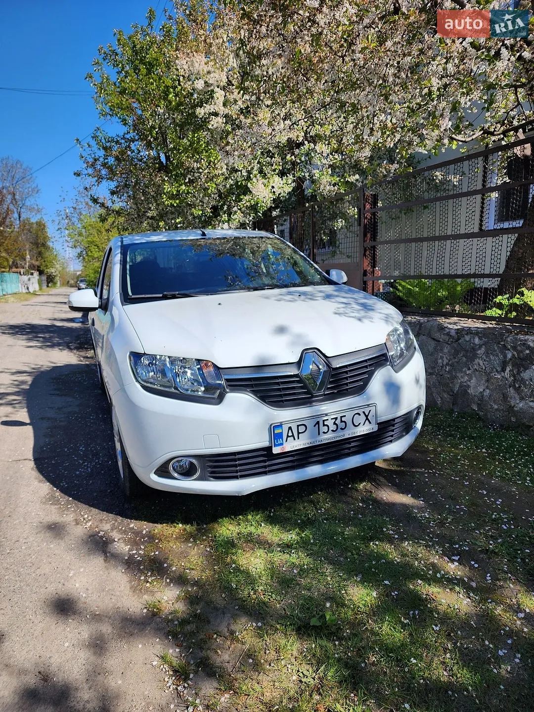 2015 Renault Logan - мініатюра 2