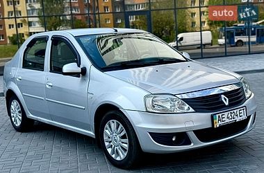 Седан Renault Logan 2011 в Днепре