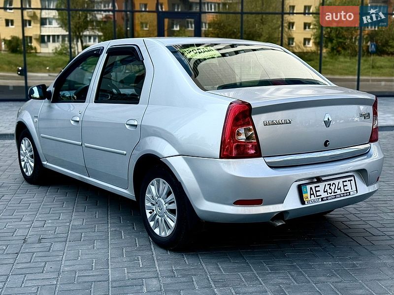 Седан Renault Logan 2011 в Днепре