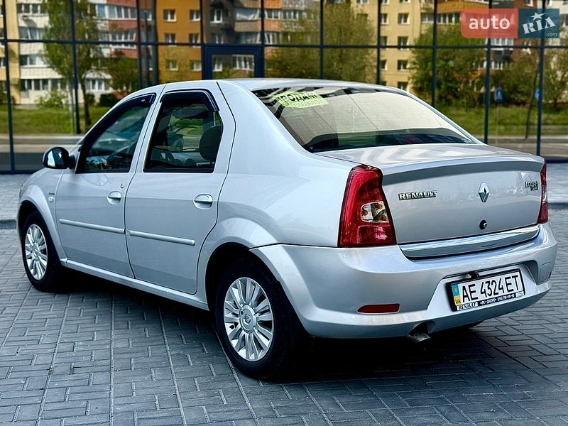 Седан Renault Logan 2011 в Днепре