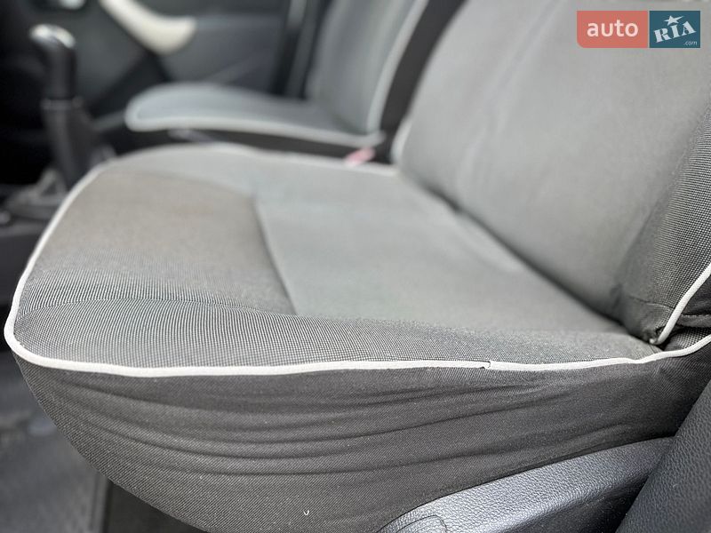 Седан Renault Logan 2011 в Днепре