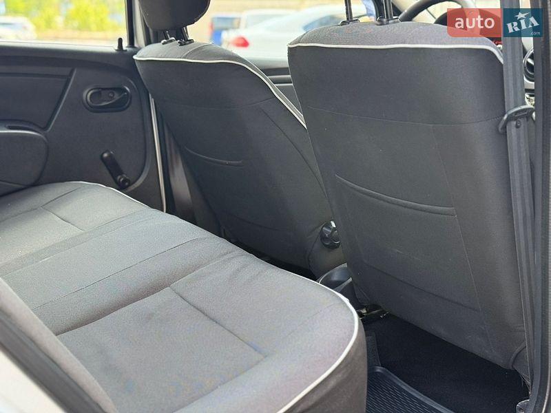 Седан Renault Logan 2011 в Днепре