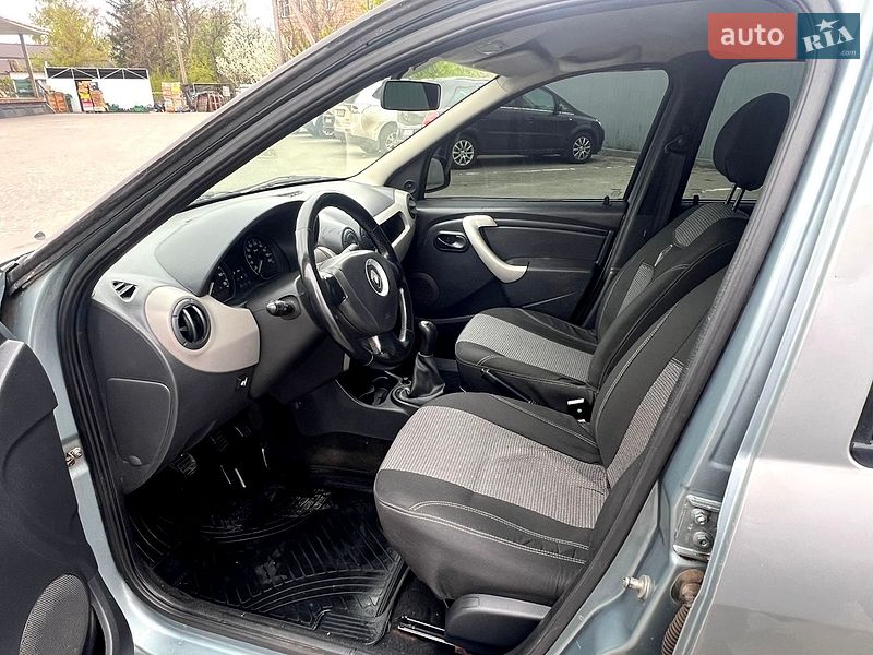 Седан Renault Logan 2010 в Козельщині